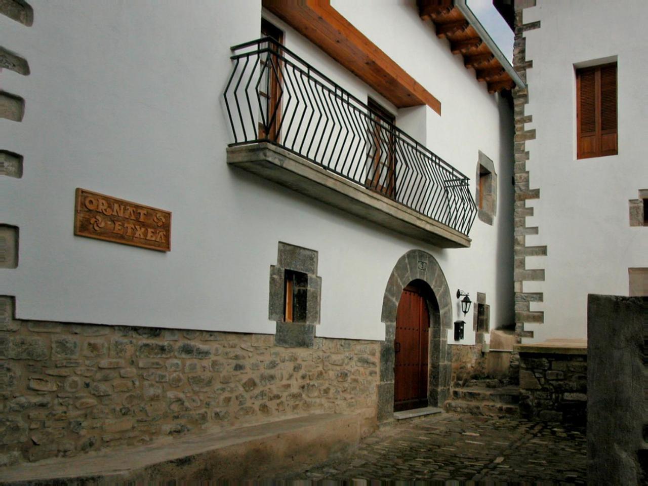 Casa Rural Ornat Etxea Guest House Vidangoz Exterior photo